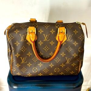 Louis Vuitton Monogram Speedy 25 in very good condition!